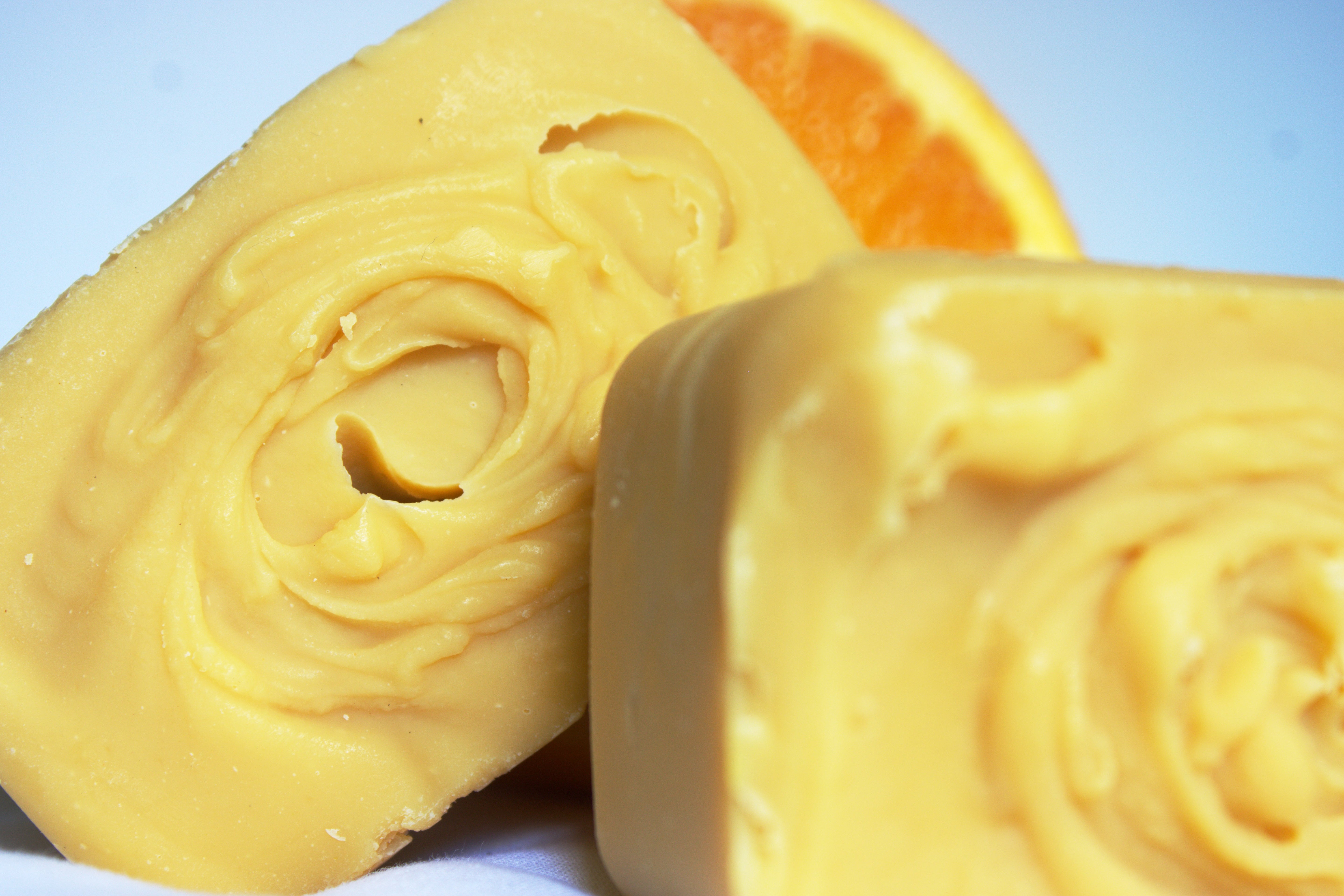 Sunshine Swirl - Sweet Orange, Bergamot, Litsea Cubeba • Yellow Clay • Coconut Milk