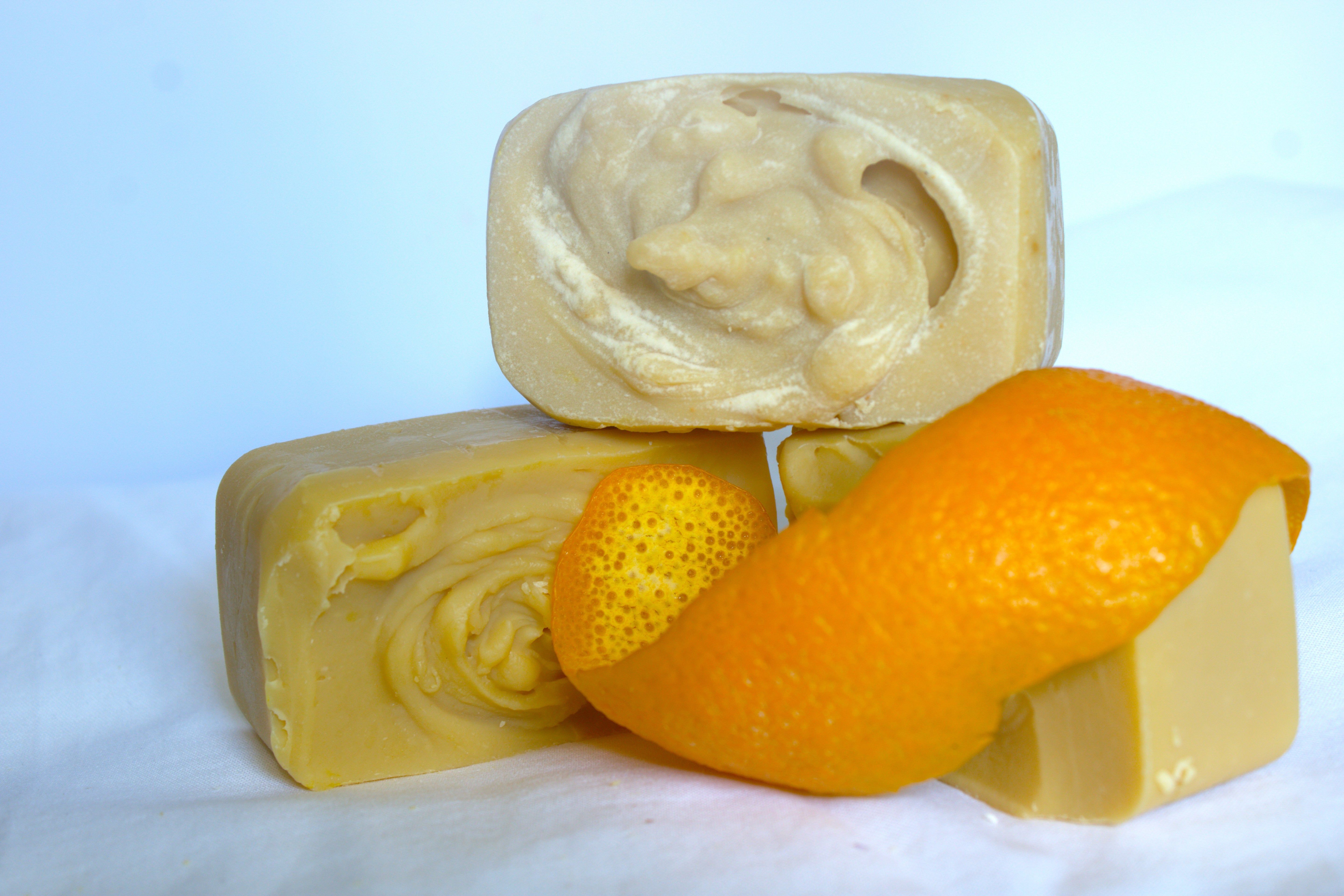 Sunshine Swirl - Sweet Orange, Bergamot, Litsea Cubeba • Yellow Clay • Coconut Milk