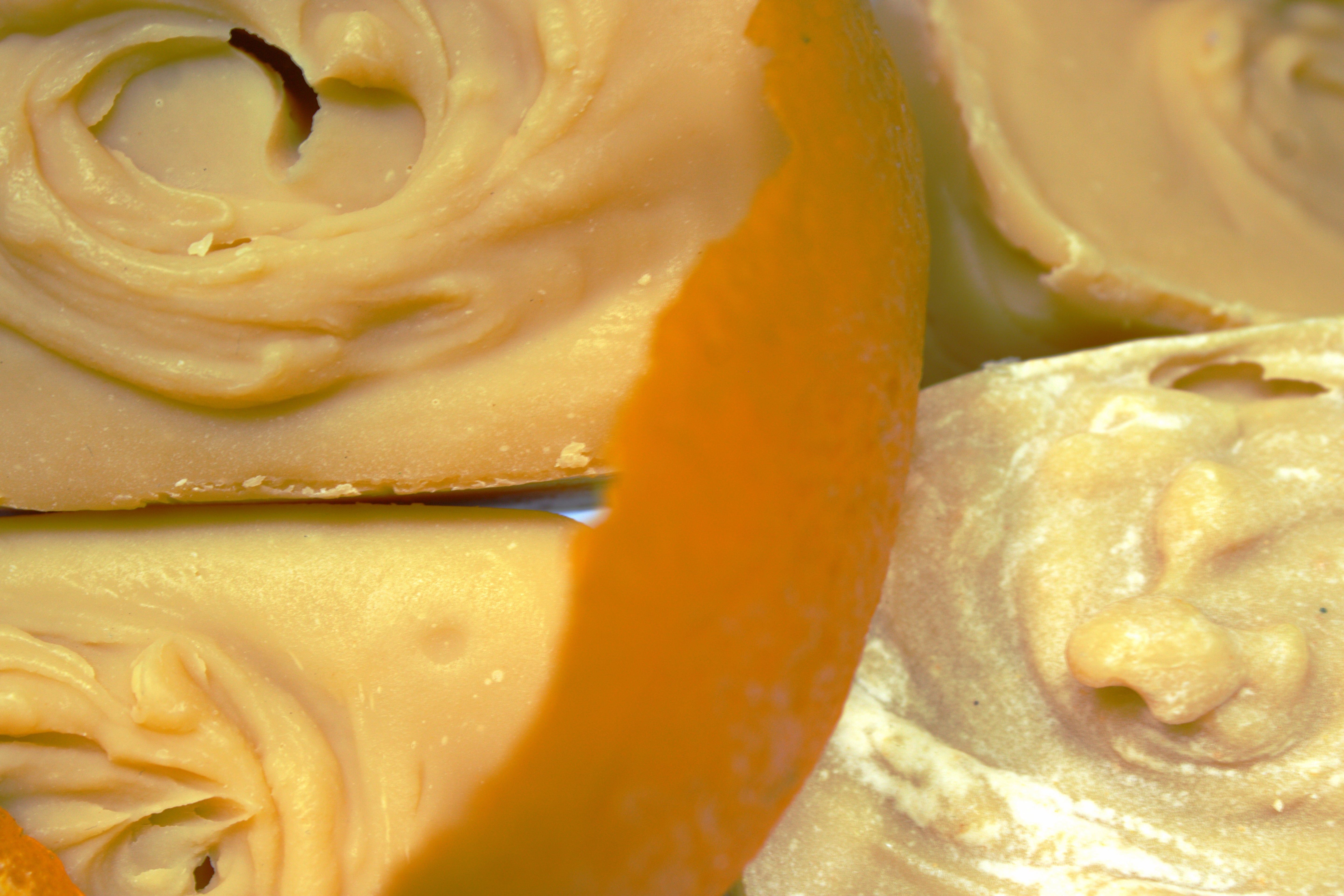 Sunshine Swirl - Sweet Orange, Bergamot, Litsea Cubeba • Yellow Clay • Coconut Milk