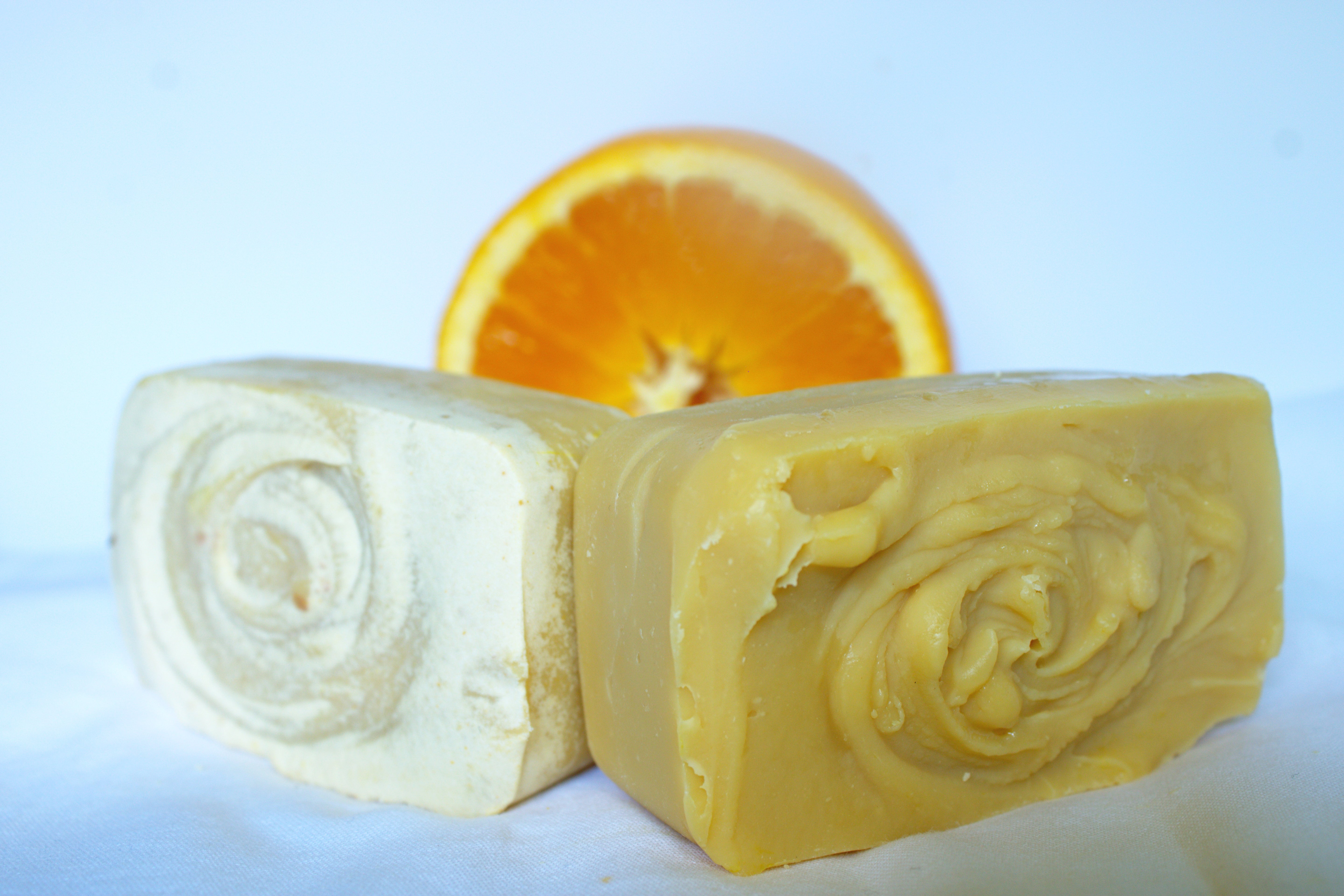 Sunshine Swirl - Sweet Orange, Bergamot, Litsea Cubeba • Yellow Clay • Coconut Milk